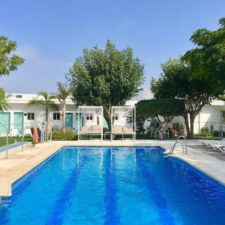 Hostal Las Cumbres Conil De La Frontera Exterior foto