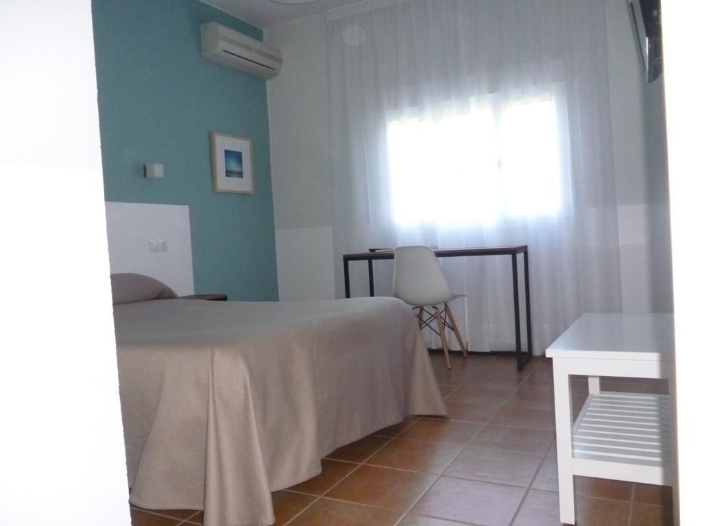 Hostal Las Cumbres Conil De La Frontera Exterior foto
