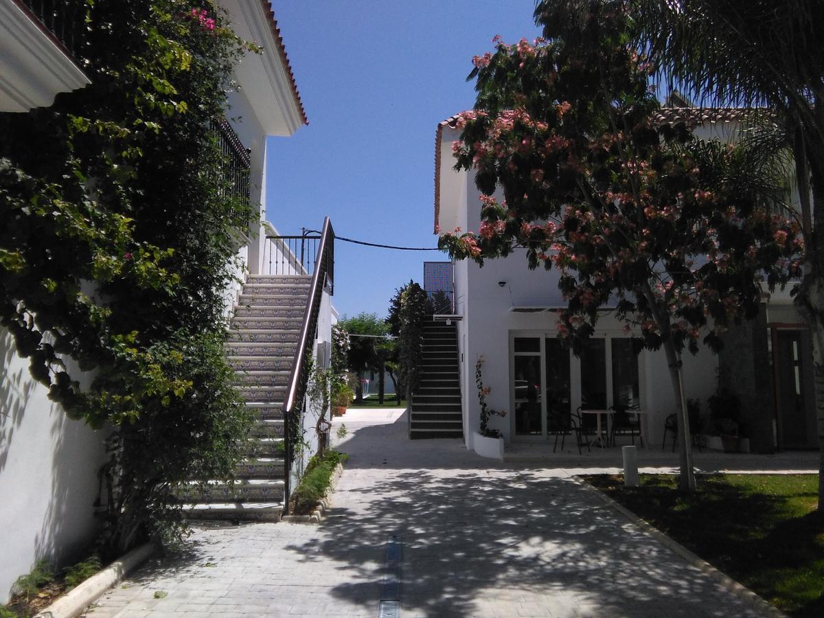 Hostal Las Cumbres Conil De La Frontera Exterior foto