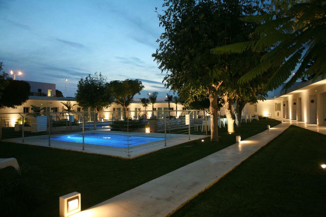 Hostal Las Cumbres Conil De La Frontera Exterior foto