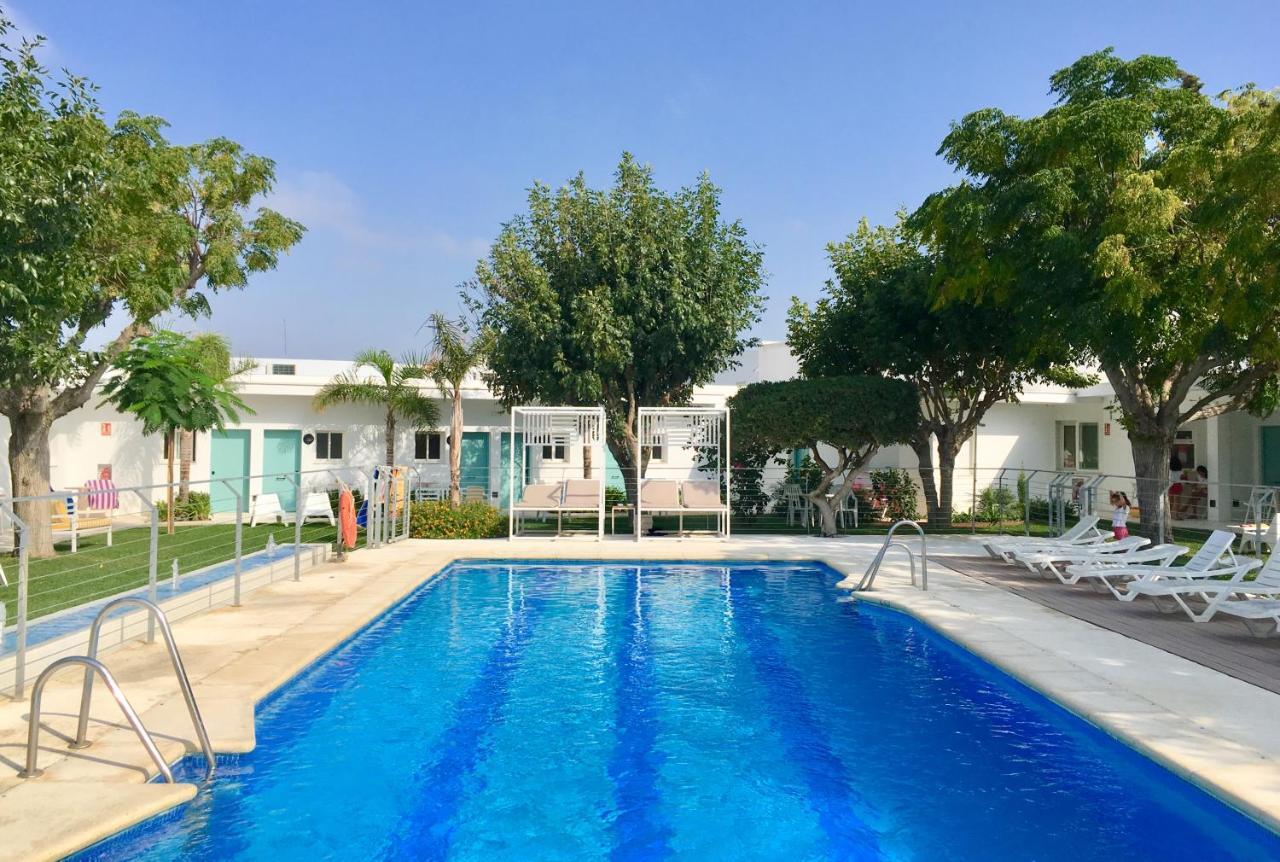 Hostal Las Cumbres Conil De La Frontera Exterior foto