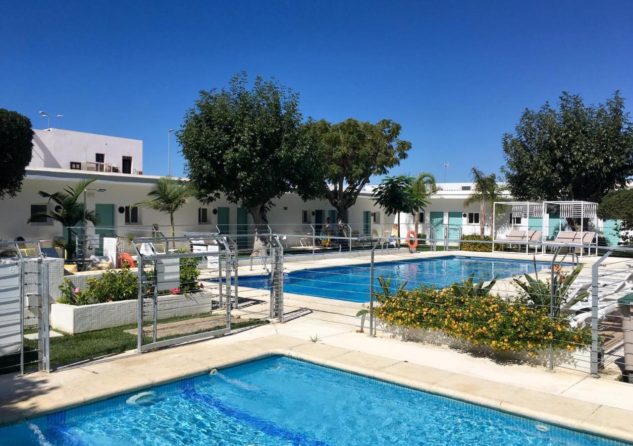 Hostal Las Cumbres Conil De La Frontera Exterior foto